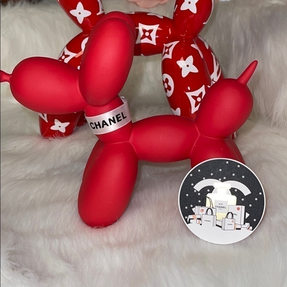 Red Matte Balloon Dog​​